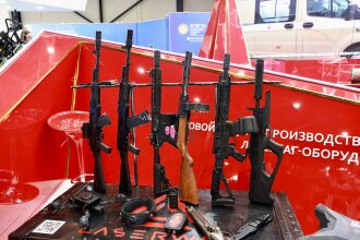 LASERWAR: коллекция оружия на выставке в Петербурге