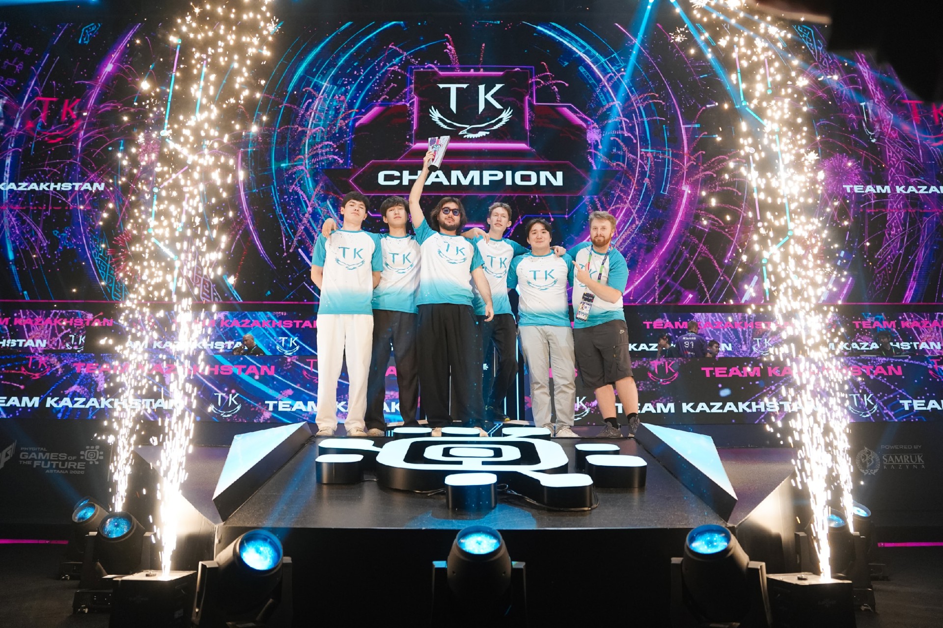 TK Champion: салют и кубок на сцене Astana