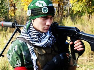 Боец LASERWAR в осеннем лесу