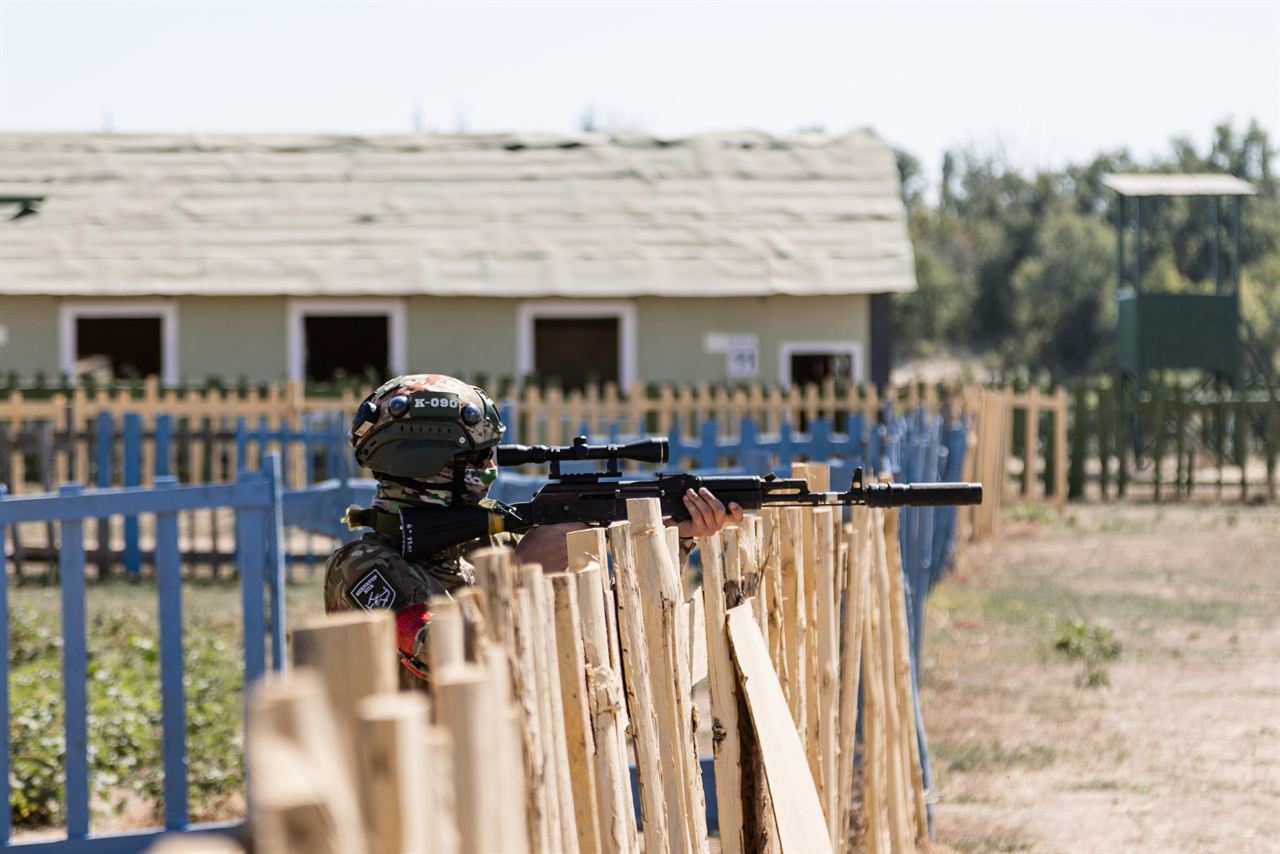 LASERWAR: прицеливание через проём деревянного забора