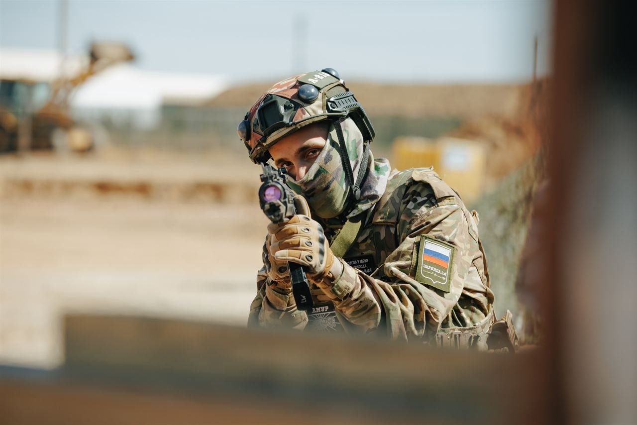 Фронтальный прицел LASERWAR в камеру из-под балаклавы