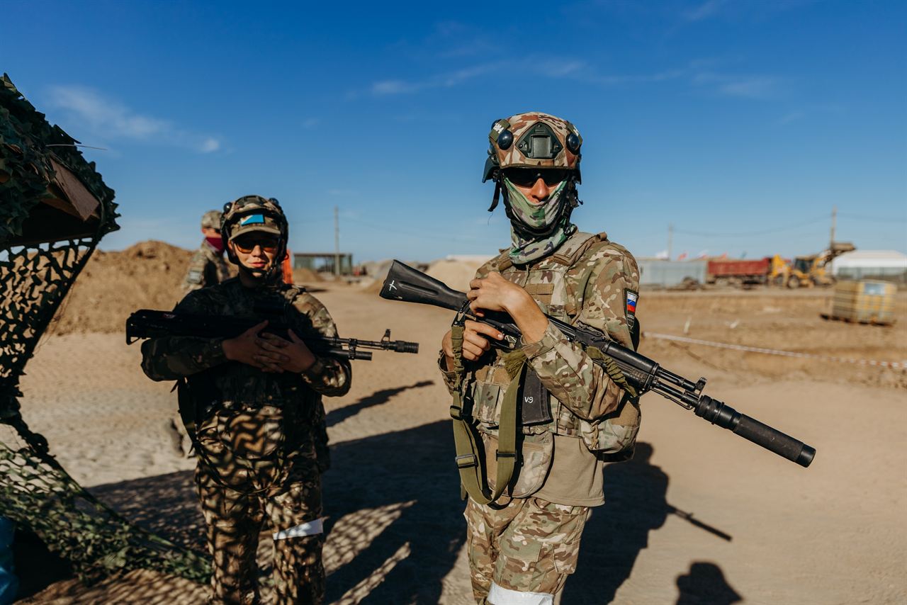 Динамичный эпизод лазертага LASERWAR на полевом рубеже