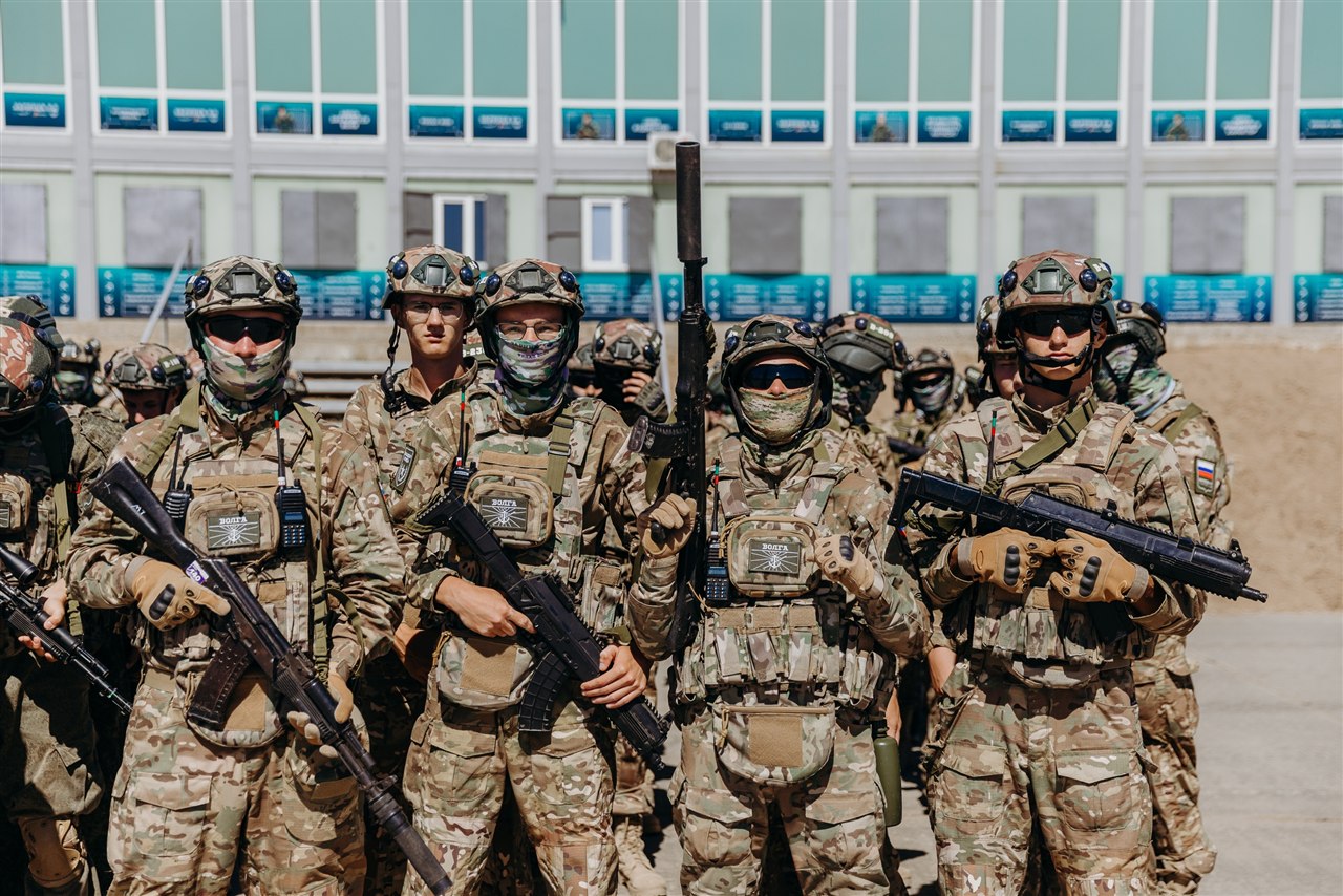 «Зарница 2.0», старшая возрастная категория: Полукруг построения перед началом мероприятия