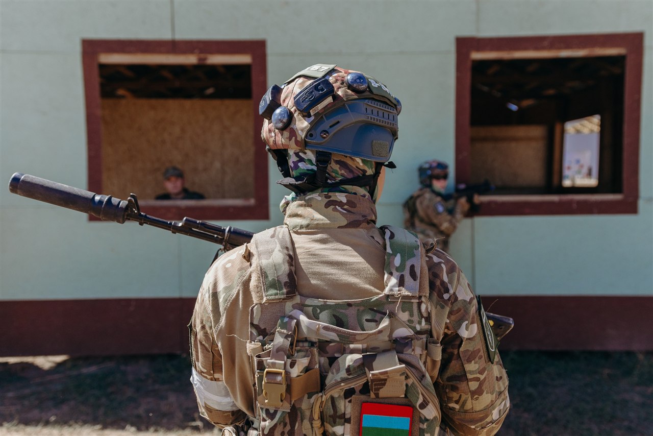 Лагерь «Авангард», лазертаг: Позиция за низкой бетонной стенкой на полигоне