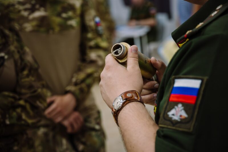 «Зарница 2.0», 21 августа: низкая стойка в сухой траве с тагером в лагере «Авангард»