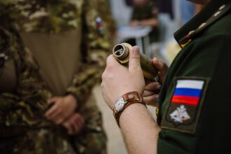 «Зарница 2.0», 21 августа: низкая стойка в сухой траве с тагером в лагере «Авангард»