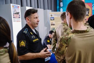 Турнир «Зарницы 2.0» LASERWAR: полный рост: камуфляж и берцы на плацу на полигоне «Зарницы 2.0»