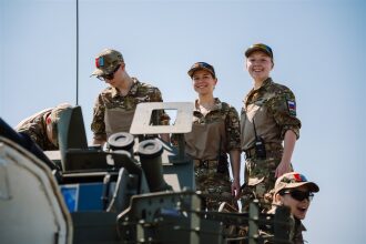 Лазертаг LASERWAR: лица игроков перед стартом задания на площадке LASERWAR