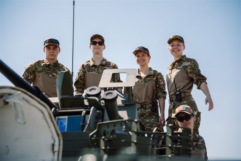 «Зарница 2.0», 21 августа: полный рост: камуфляж и берцы на плацу в лагере «Авангард»