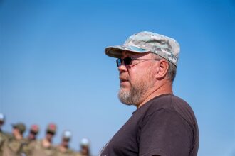 Турнир «Зарницы 2.0» LASERWAR: низкая стойка в сухой траве с тагером на полигоне «Зарницы 2.0»