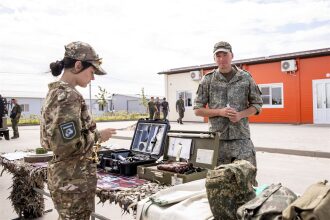 «Зарница 2.0», 20 августа: низкая стойка в сухой траве с тагером в лагере «Авангард»