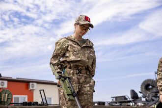 «Зарница 2.0», 20 августа: движение цепочкой по полевой дороге в лагере «Авангард»