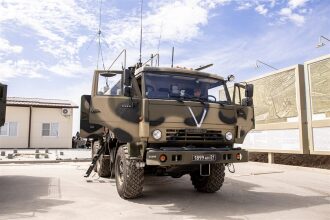 Лагерь «Авангард», лазертаг: линия полевых палаток базы «Авангард» во время миссии лазертага
