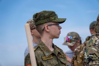 Лазертаг LASERWAR: лица игроков перед стартом задания на площадке LASERWAR