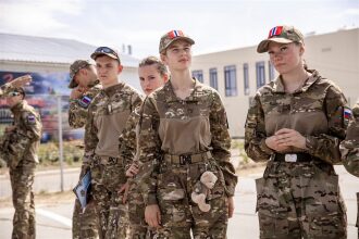 Лазертаг LASERWAR: Строй участников на плацу лагеря «Авангард» — №201