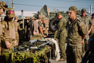Финал «Зарницы 2.0» 2026: Строй участников на плацу лагеря «Авангард» — №241