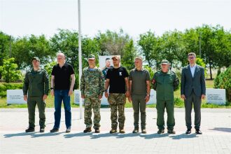 Фото «Зарницы 2.0»: бег с тагером по песчаной тропе «Авангарда» на полигоне «Зарницы 2.0»