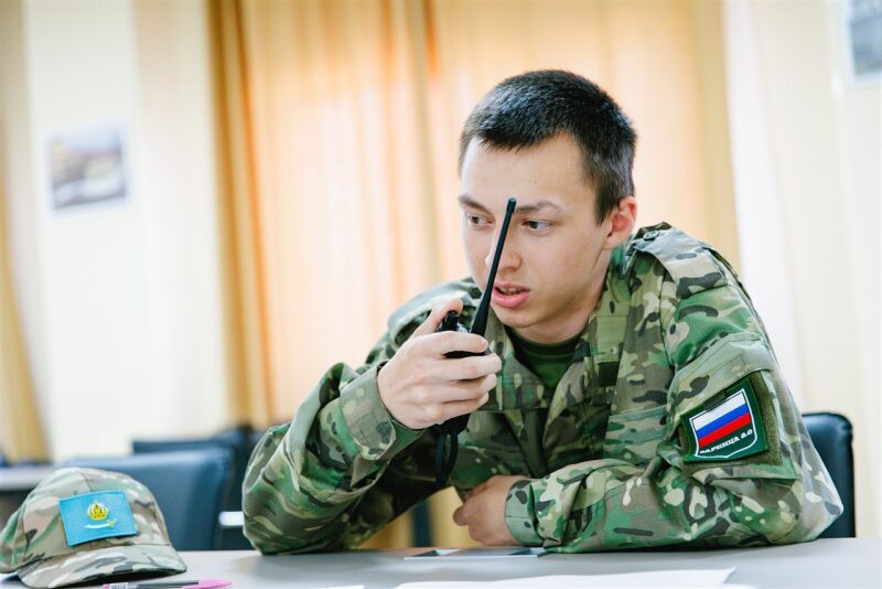 Турнир «Зарницы 2.0» LASERWAR: строй участников на плацу лагеря «Авангард» во время миссии лазертага