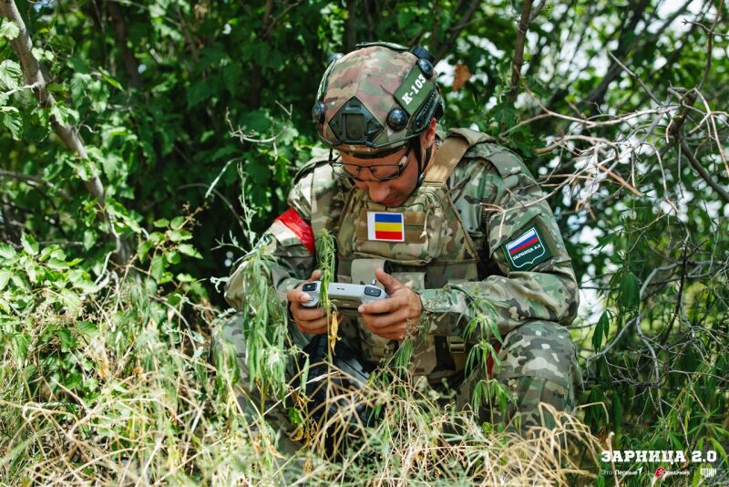 «Зарница 2.0»: Колонна участников вдоль грунтовой дороги — №169