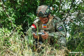 «Зарница 2.0»: Колонна участников вдоль грунтовой дороги — №169