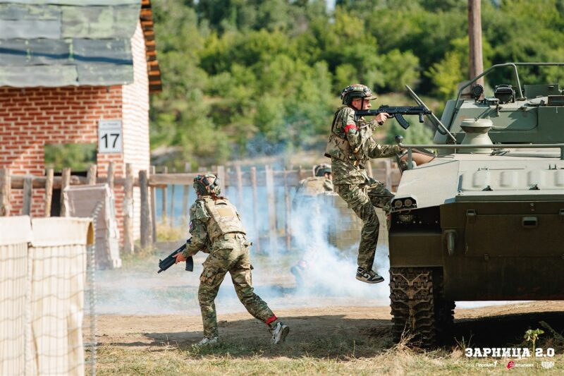 Лагерь «Авангард», лазертаг: Инструктаж команды перед лазертаг-миссией — №202
