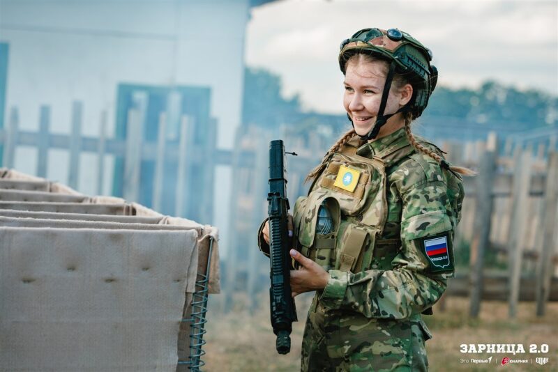 Турнир «Зарницы 2.0» LASERWAR: Колонна участников вдоль грунтовой дороги — №209