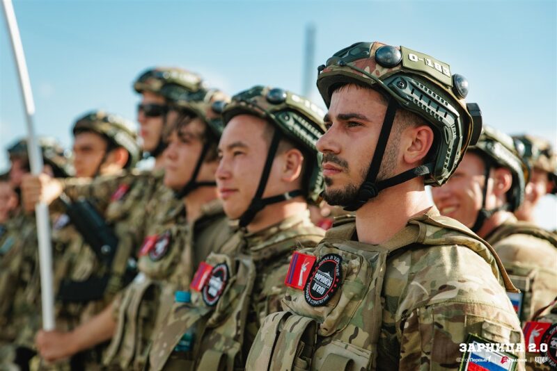 Фото «Зарницы 2.0»: Широкий кадр строя на тренировочном поле — №258