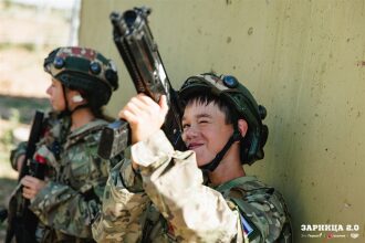 Лагерь «Авангард», лазертаг: Полный рост: камуфляж и берцы на плацу — №304