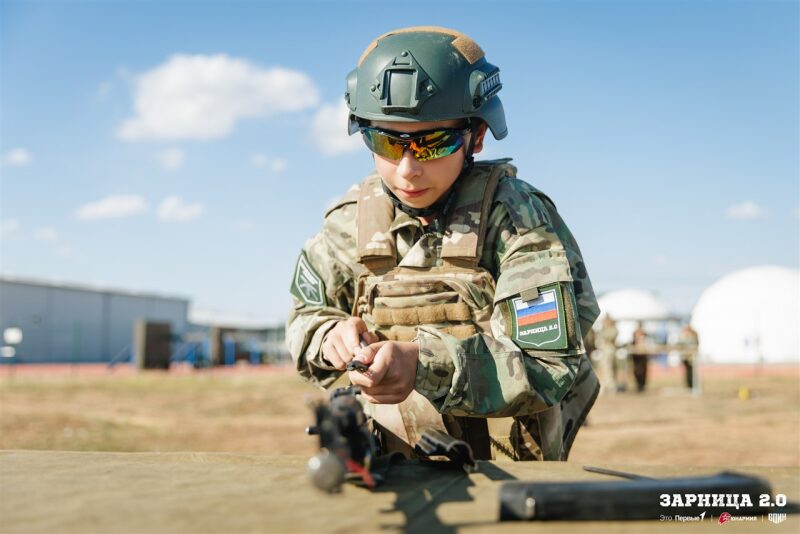 Лазертаг LASERWAR: Строй участников на плацу лагеря «Авангард» — №321