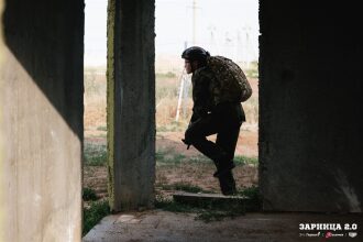 Лагерь «Авангард», лазертаг: Тактическая стойка на склоне песчаного поля — №334