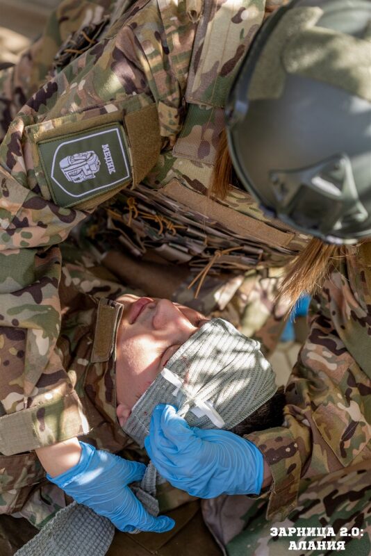 Турнир «Зарницы 2.0» LASERWAR: прицеливание из-за насыпи на лазертаг-миссии во время миссии лазертага