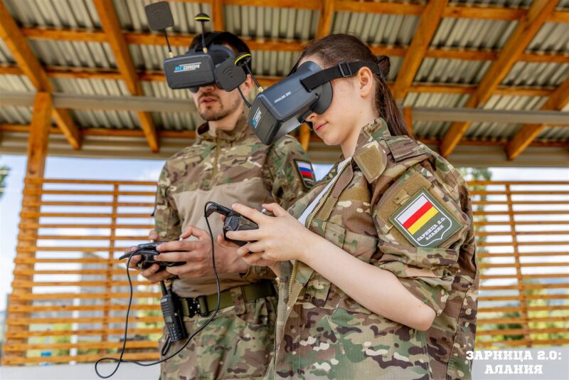 «Зарница 2.0»: оборона у укрытия на лазертаг-полигоне на «Зарнице 2.0»