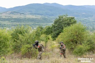 Лагерь «Авангард», лазертаг: Низкая стойка в сухой траве с тагером — №136
