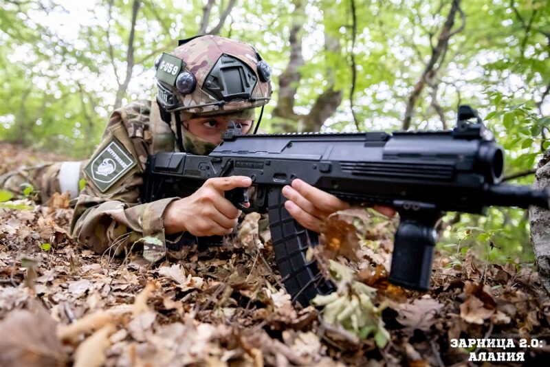 Фото «Зарницы 2.0»: Широкий кадр строя на тренировочном поле — №258