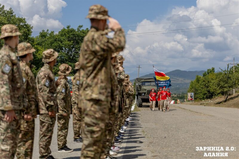 Фото «Зарницы 2.0»: Инструктаж команды перед лазертаг-миссией — №282