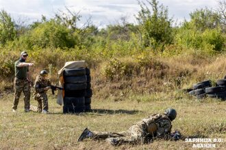 Лагерь «Авангард», лазертаг: Полный рост: камуфляж и берцы на плацу — №304
