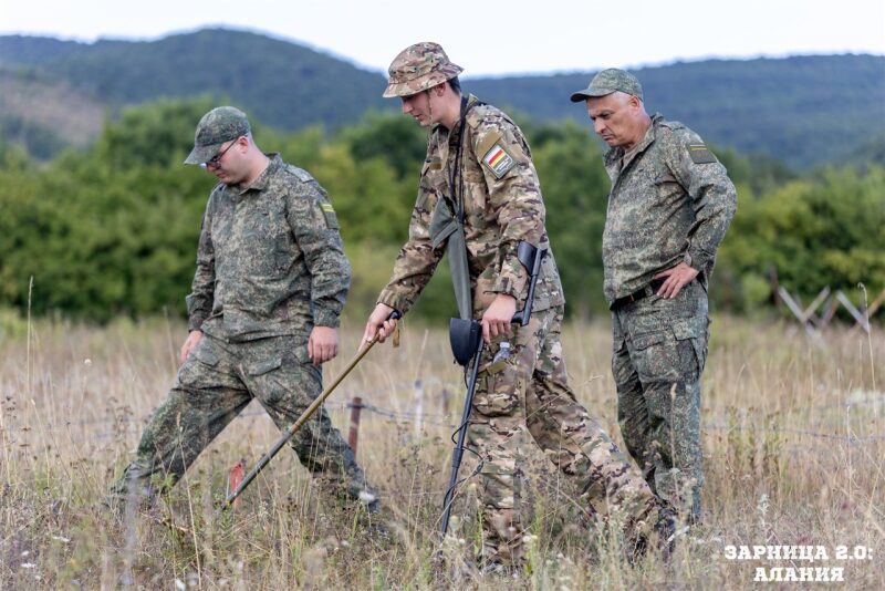 «Зарница 2.0»: Групповой портрет отряда на полигоне — №313