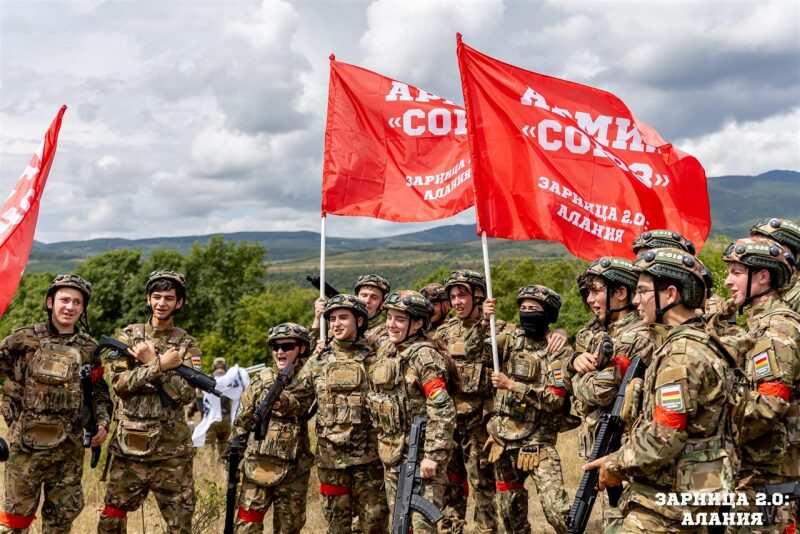 «Зарница 2.0»: Группа с тагерами LASERWAR в камуфляже — №403