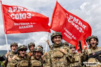 «Зарница 2.0»: Отряд проходит мимо бетонного сооружения — №415