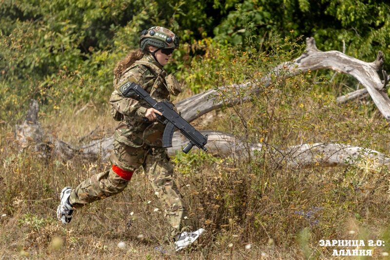 Лазертаг LASERWAR: Строй участников на плацу лагеря «Авангард» — №441