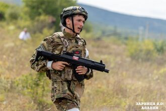 Фото «Зарницы 2.0»: Широкий кадр строя на тренировочном поле — №498