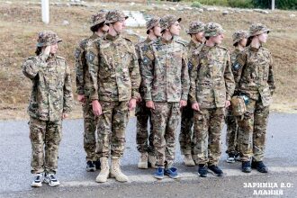 Фото «Зарницы 2.0»: Инструктаж команды перед лазертаг-миссией — №522