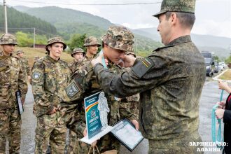 «Зарница 2.0»: Колонна участников вдоль грунтовой дороги — №529