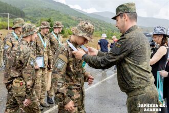 Фото «Зарницы 2.0»: Тактическая стойка на склоне песчаного поля — №534