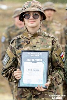 Фото «Зарницы 2.0»: Низкая стойка в сухой траве с тагером — №576