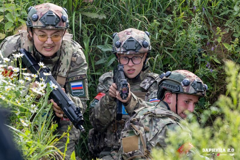 Лагерь «Авангард», лазертаг: связка напарников на маршруте «Зарницы» в лагере «Авангард»