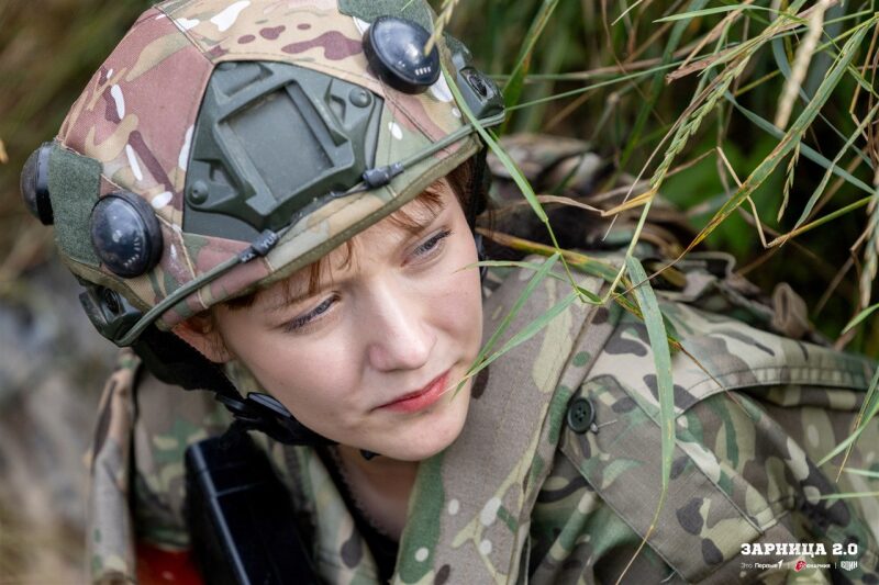 Лазертаг LASERWAR: групповой портрет отряда на полигоне на площадке LASERWAR