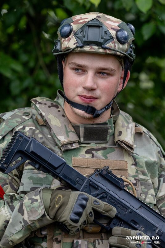 «Зарница 2.0»: группа с тагерами LASERWAR в камуфляже на «Зарнице 2.0»