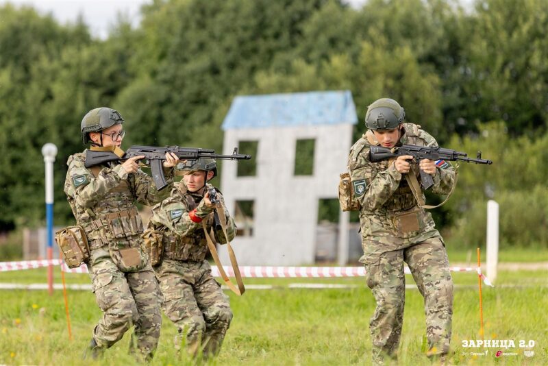 LASERWAR на «Зарнице 2.0»: движение цепочкой по полевой дороге в лазертаг-дне «Зарницы»