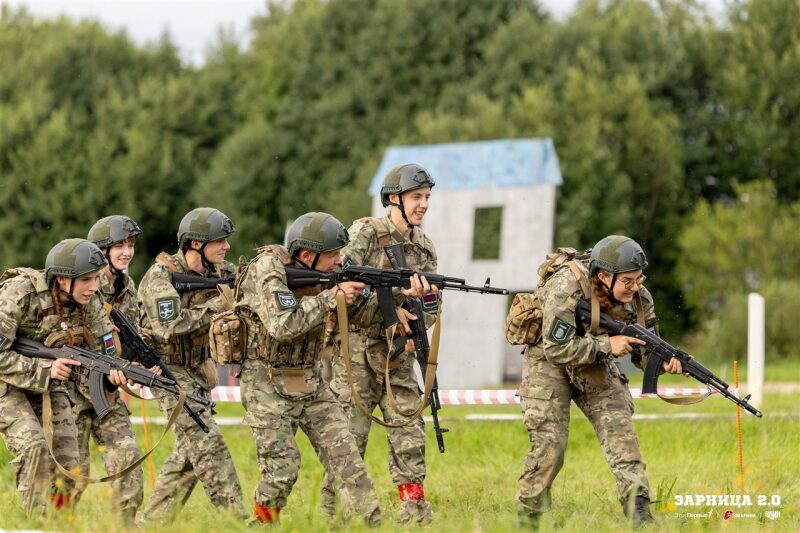 Лазертаг LASERWAR: огневой контакт из-за песчаного бруствера на площадке LASERWAR